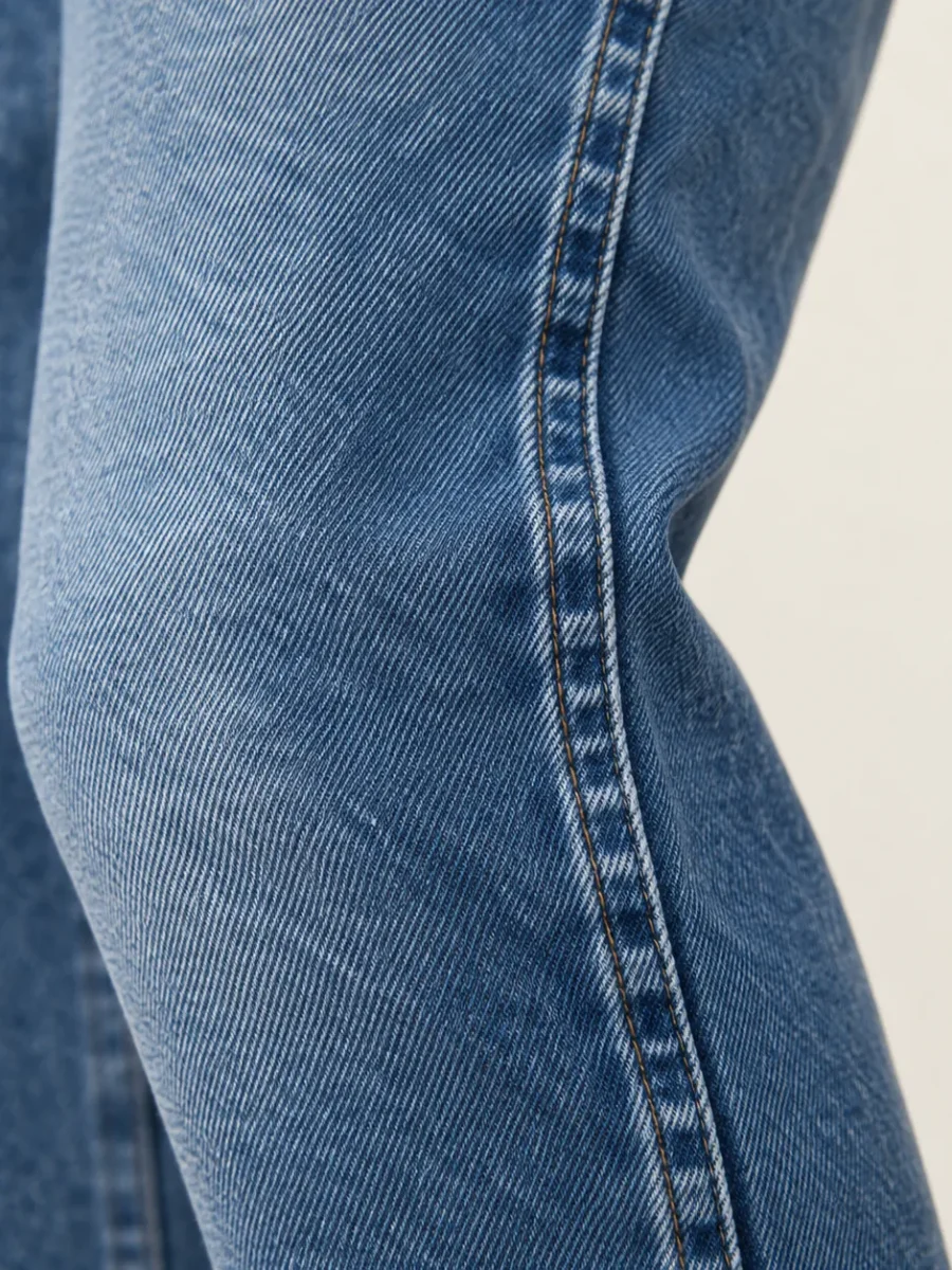 Brace Jean, detail