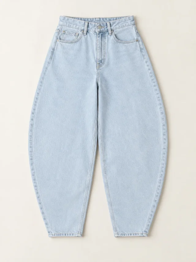Cropped Arc Jean, flat product photo