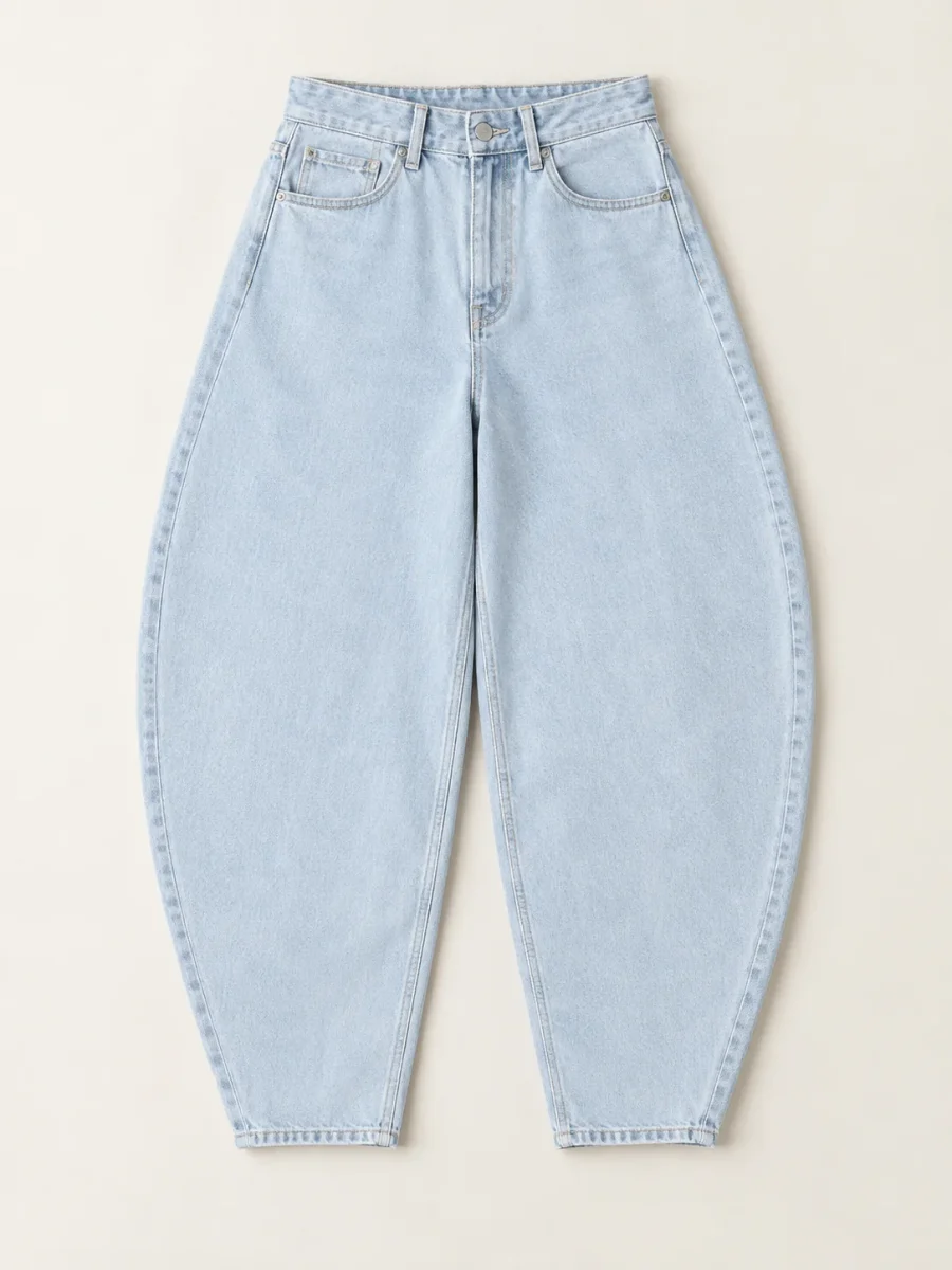 Cropped Arc Jean, flat product photo
