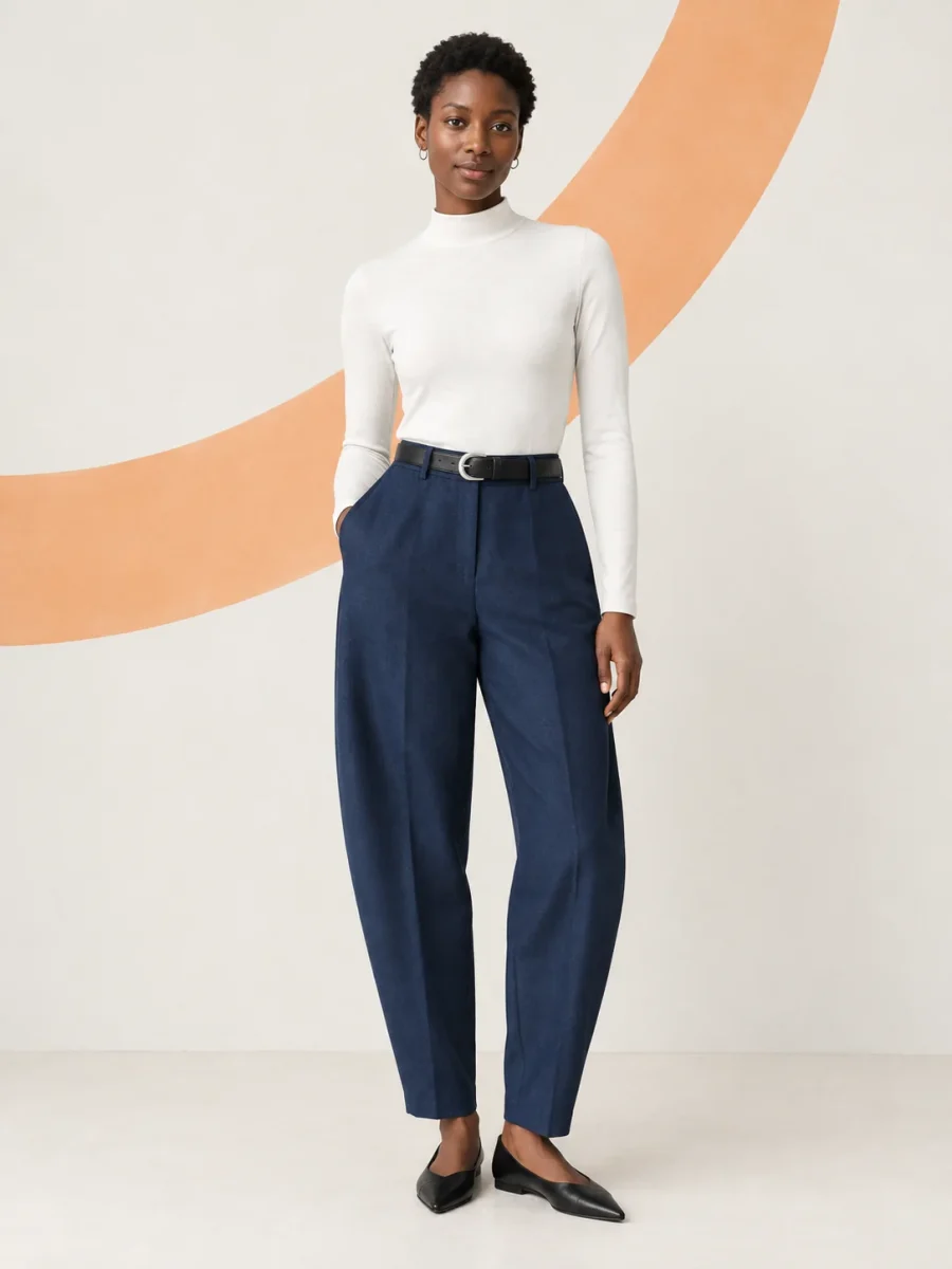 Outfit: Bracket Tailored Trouser, Mock-neck Fitted Top und Bracket Buckle Belt